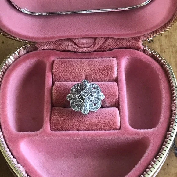 Gorgeous sterling diamond ring - Picture 4 of 16